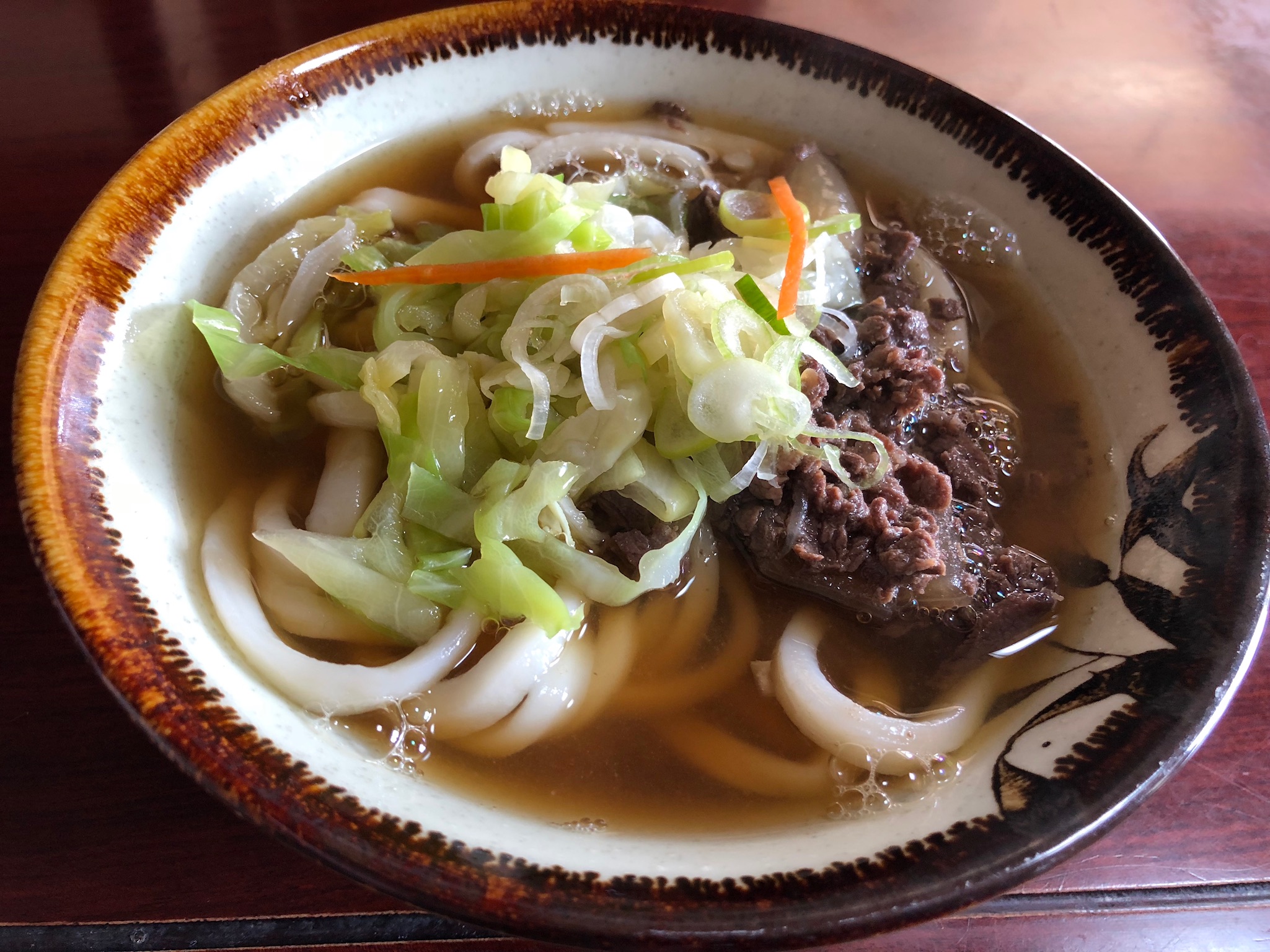 富士急行 吉田のうどんきっぷで行く 新倉屋の肉うどんと下吉田駅のブルートレインテラス たまねこトラベル